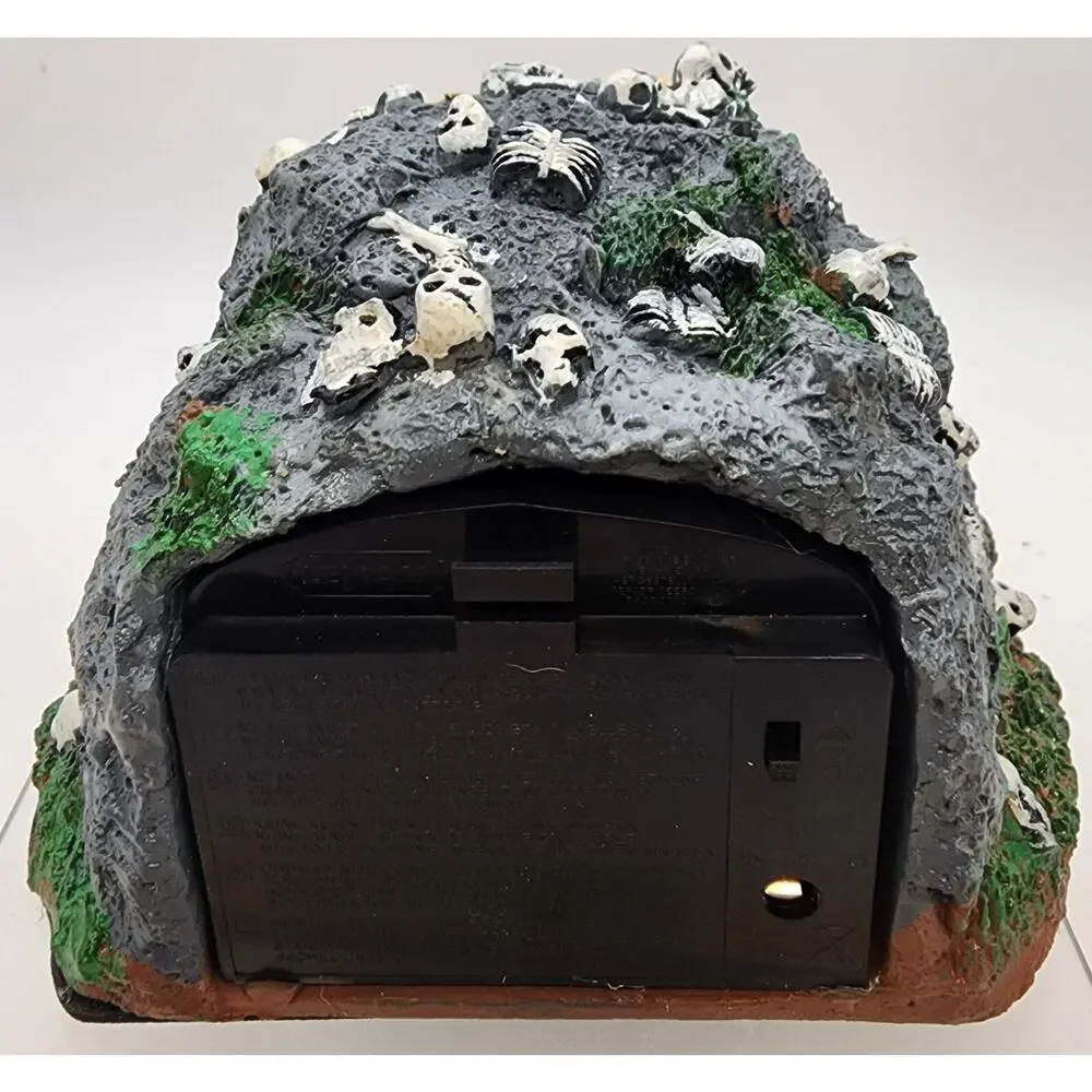 Lemax Spooky Town 2013 Cave Of Skulls #34602 Lighted and Animated Halloween